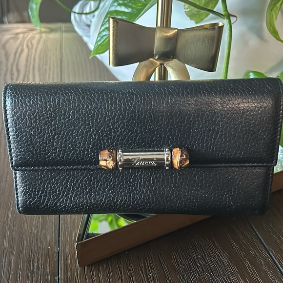 GUCCI AUTHENTIC WALLET - Picture 2 of 6